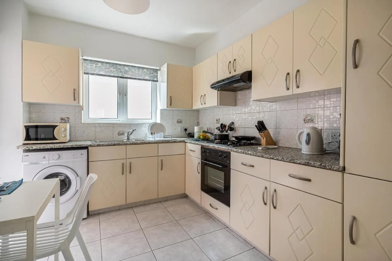 Sweet Retreat 2-Br Apartment In Mackenzie Larnaca