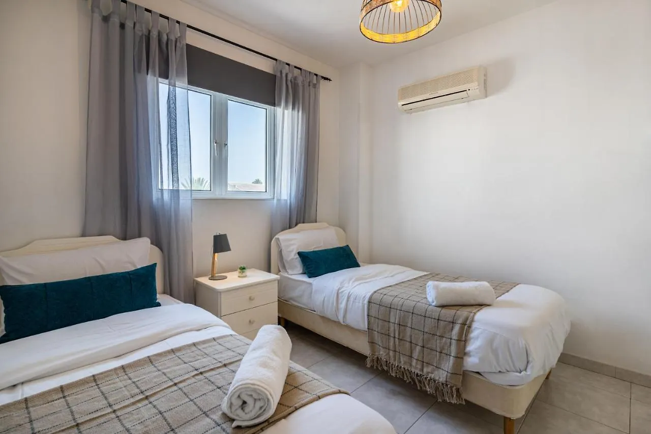 Sweet Retreat 2-Br Apartment In Mackenzie Larnaca