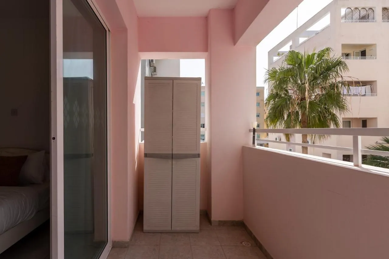 Sweet Retreat 2-Br Apartment In Mackenzie Larnaca Cyprus