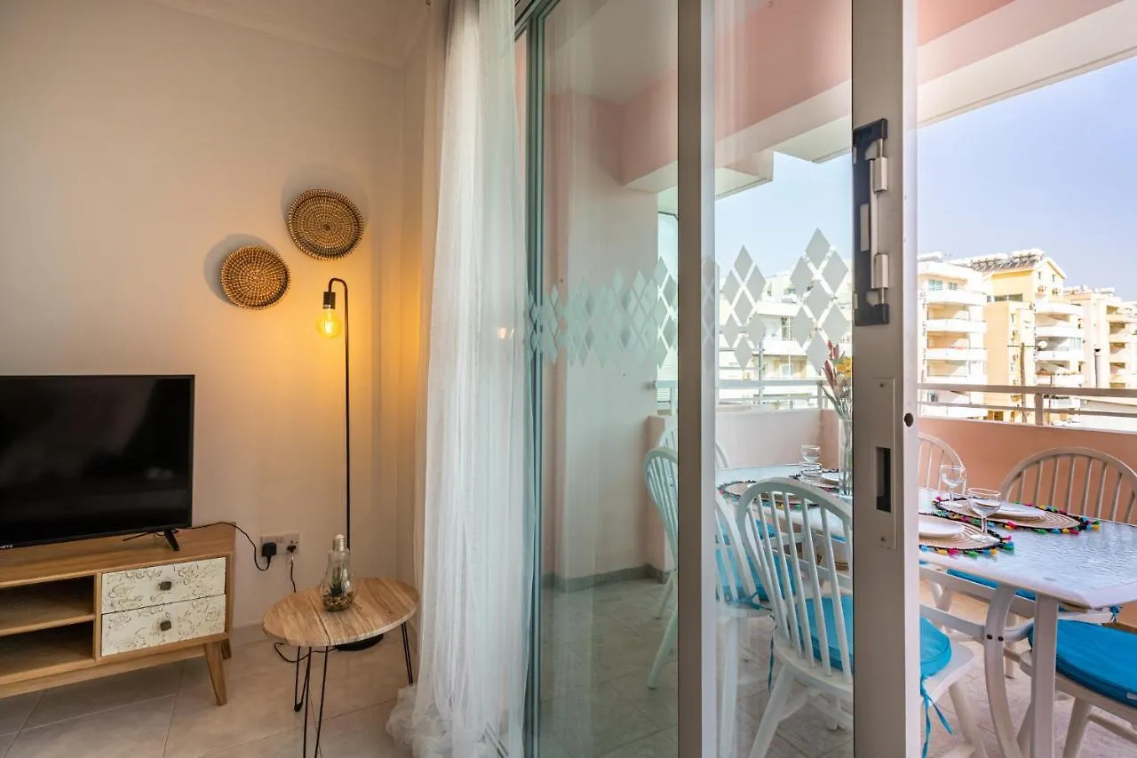 Sweet Retreat 2-Br Apartment In Mackenzie Larnaca