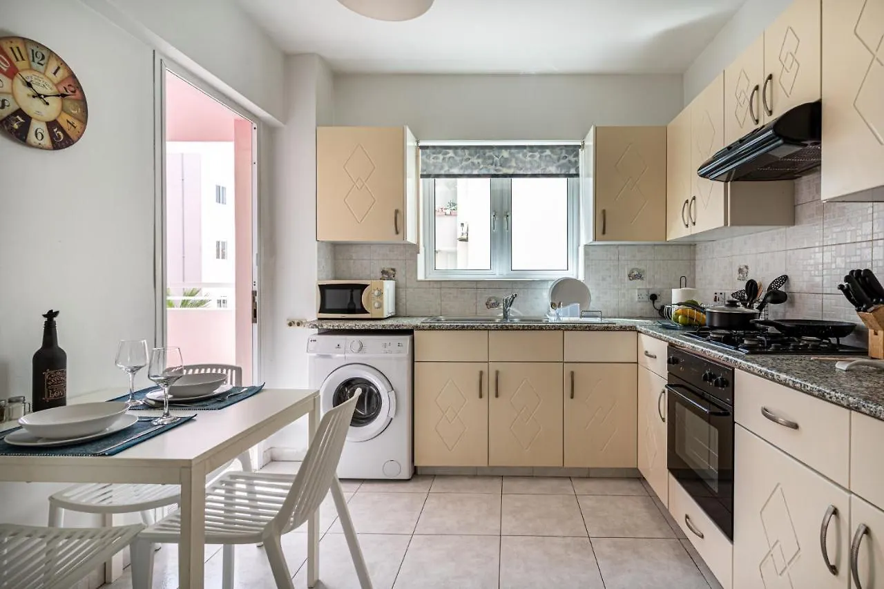 Sweet Retreat 2-Br Apartment In Mackenzie Larnaca