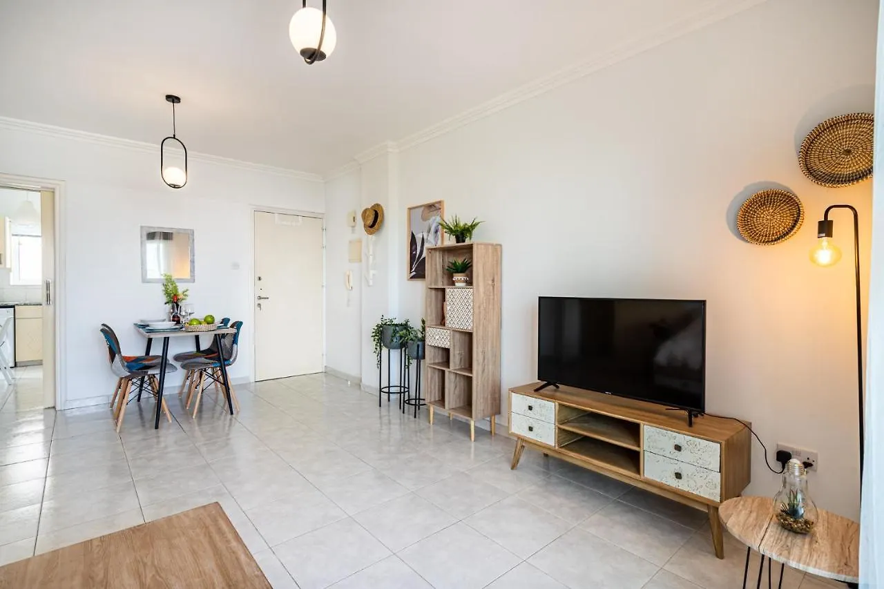 Sweet Retreat 2-Br Apartment In Mackenzie Larnaca