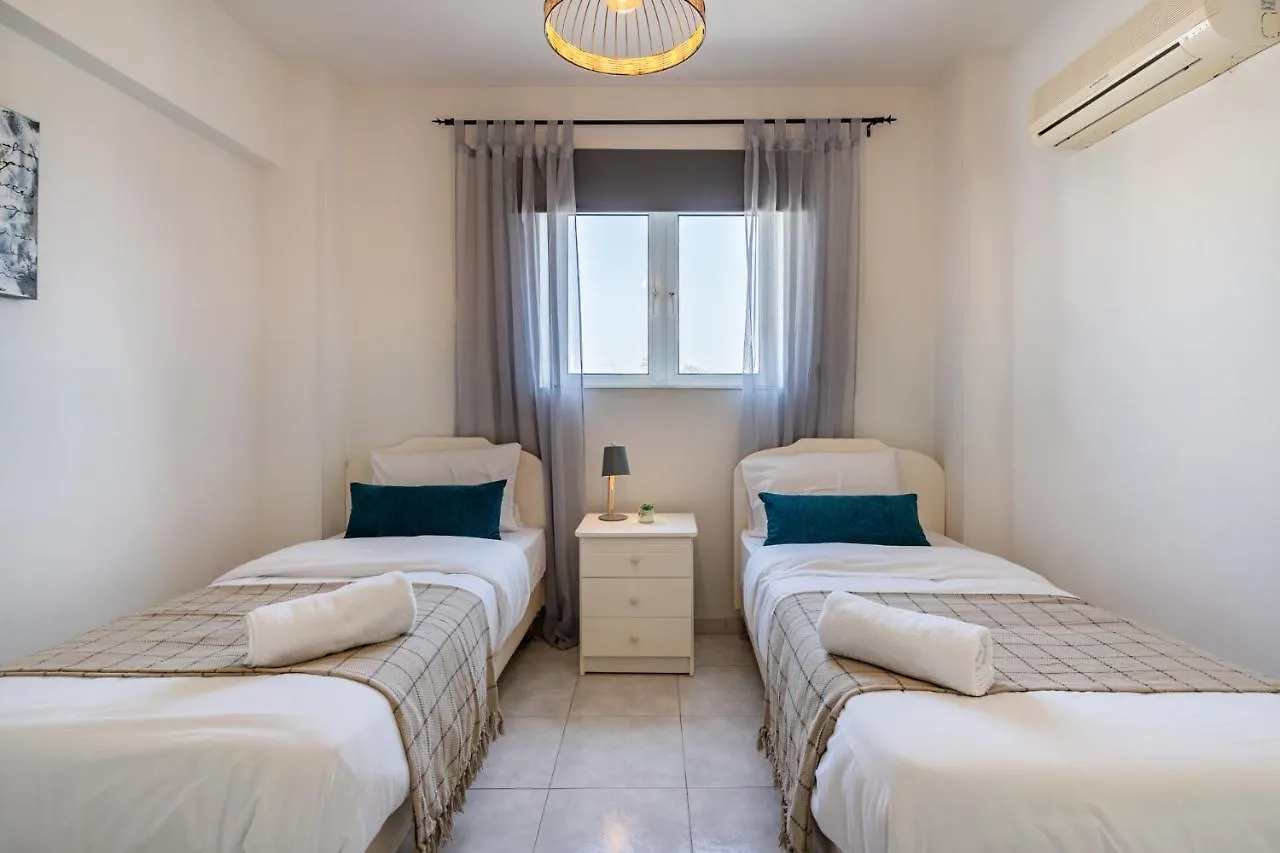 Sweet Retreat 2-Br Apartment In Mackenzie Larnaca