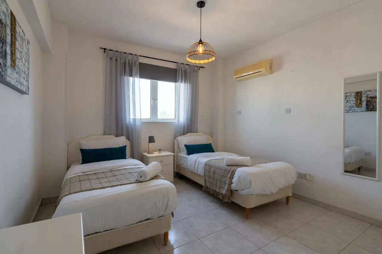 Sweet Retreat 2-Br Apartment In Mackenzie Larnaca 0*,  Chipre