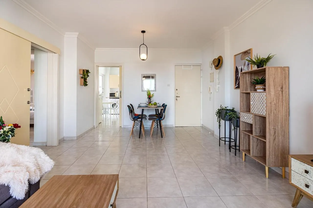 Sweet Retreat 2-Br Apartment In Mackenzie Larnaca 0*,