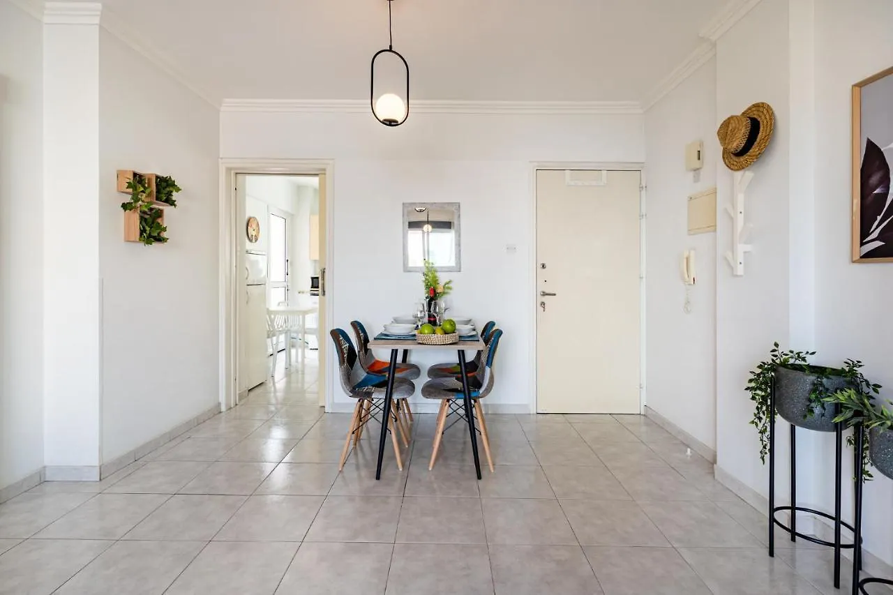 Sweet Retreat 2-Br Apartment In Mackenzie Larnaca