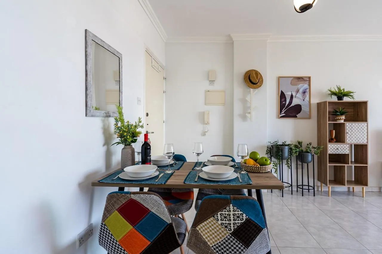 Sweet Retreat 2-Br Apartment In Mackenzie Larnaca 0*,