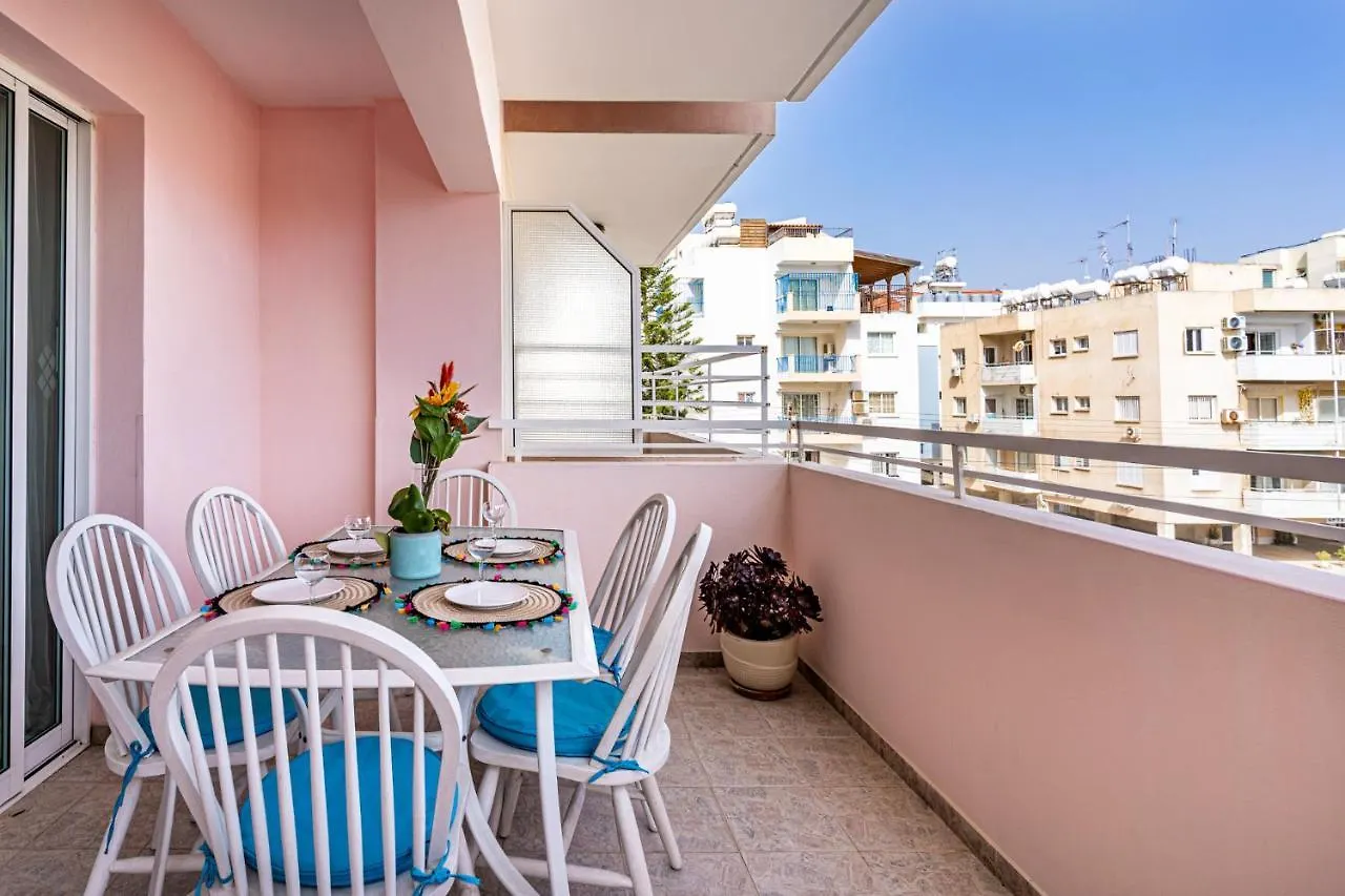 Sweet Retreat 2-Br Apartment In Mackenzie Larnaca